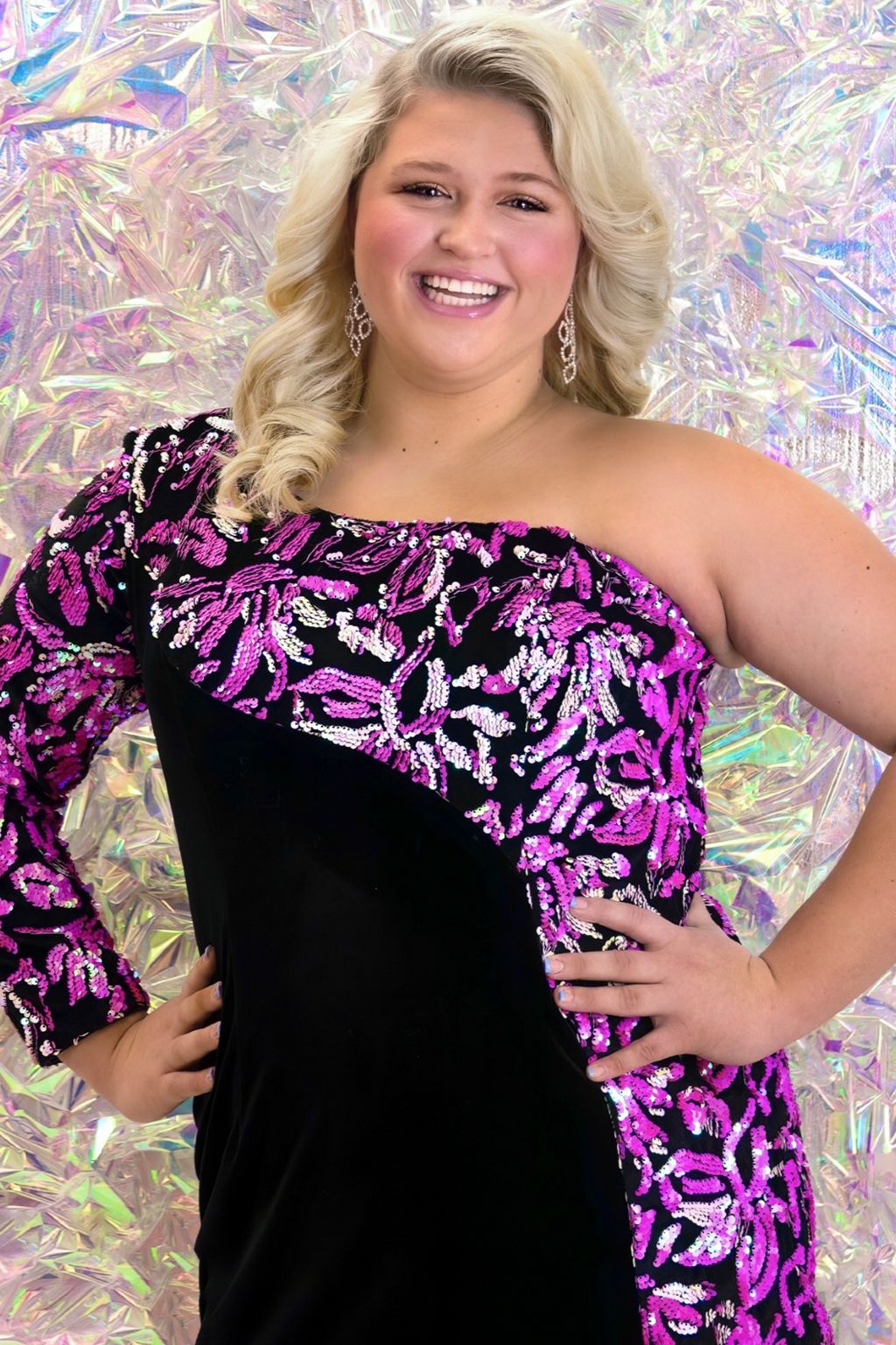 فستان قصير لحفل التخرج بكتف واحد ومقاس كبير من Sydneys Closet SC8114