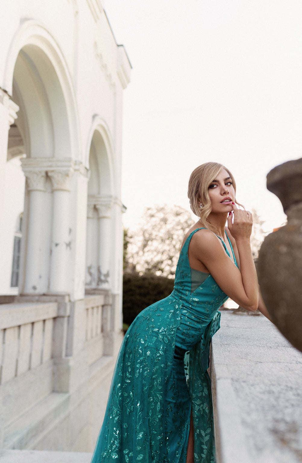 فستان تينا هولي TW025 الرسمي الطويل الملائم والمزين بالجليتر