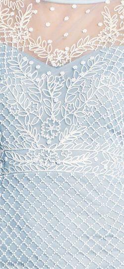 فستان كوكتيل قصير بدون أكمام ومطرز بالخرز من أدريانا بابيل AP1E201869