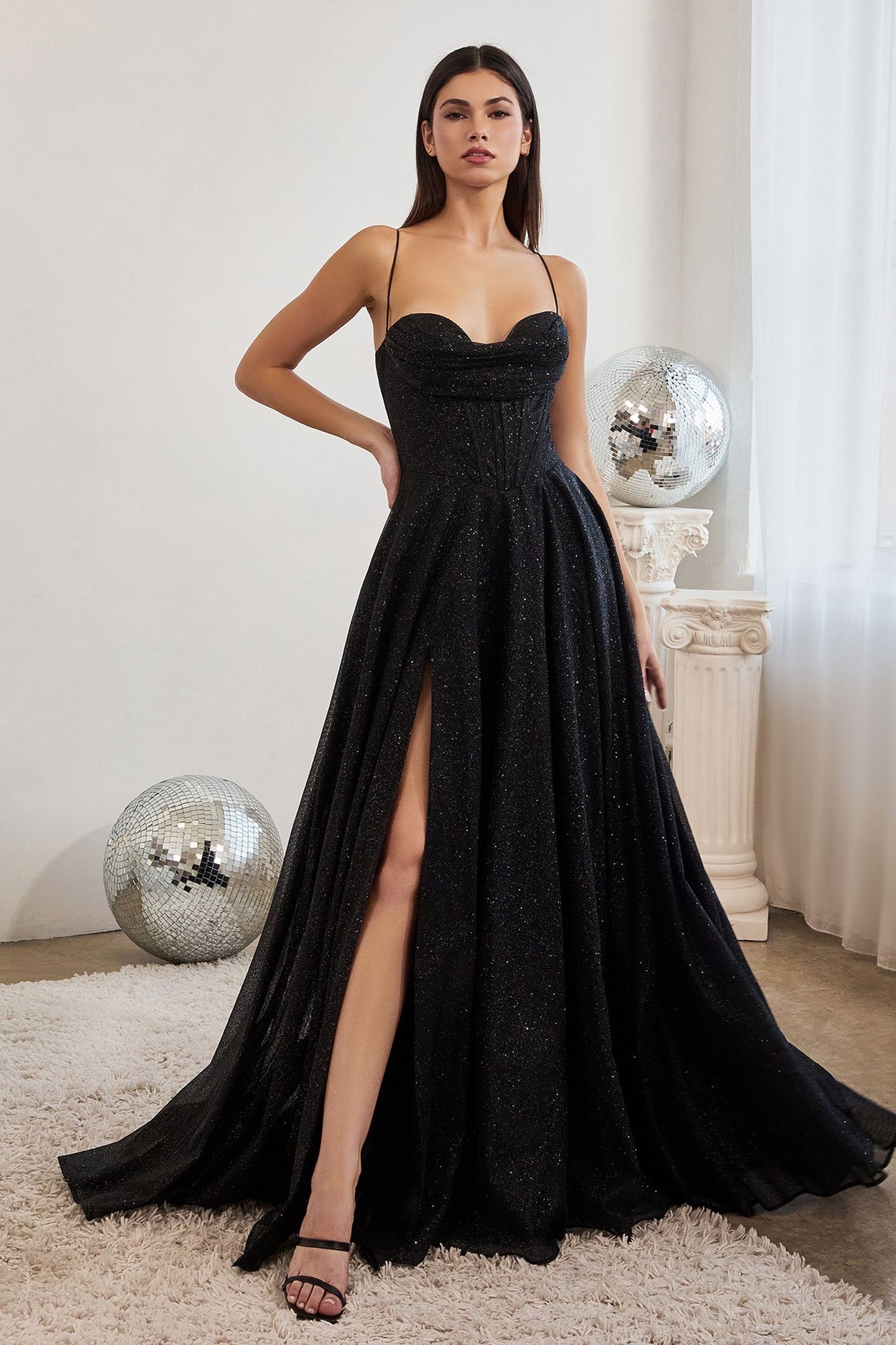 فستان سهرة طويل لامع من LaDivine CD252