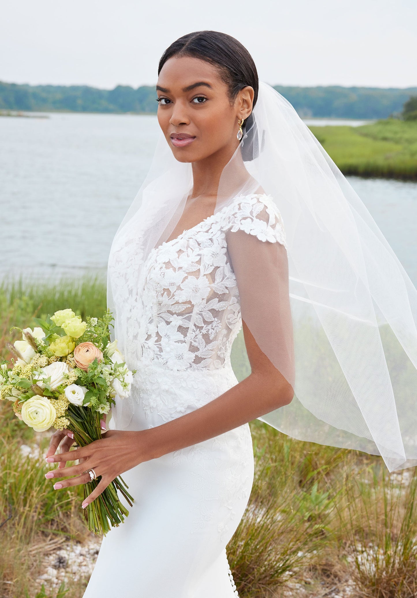 Wedding Dresses Long 3D Floral AppliquésWedding Dress Ivory/Ivory/Honey