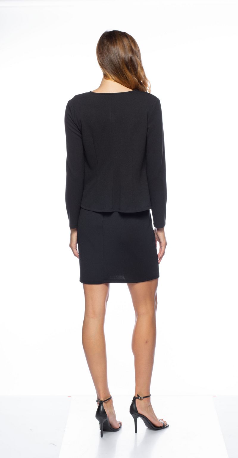 فستان مارينا قصير من الكريب بأكمام طويلة ورقبة على شكل حرف V ومطرز بالترتر ومكون من قطعتين