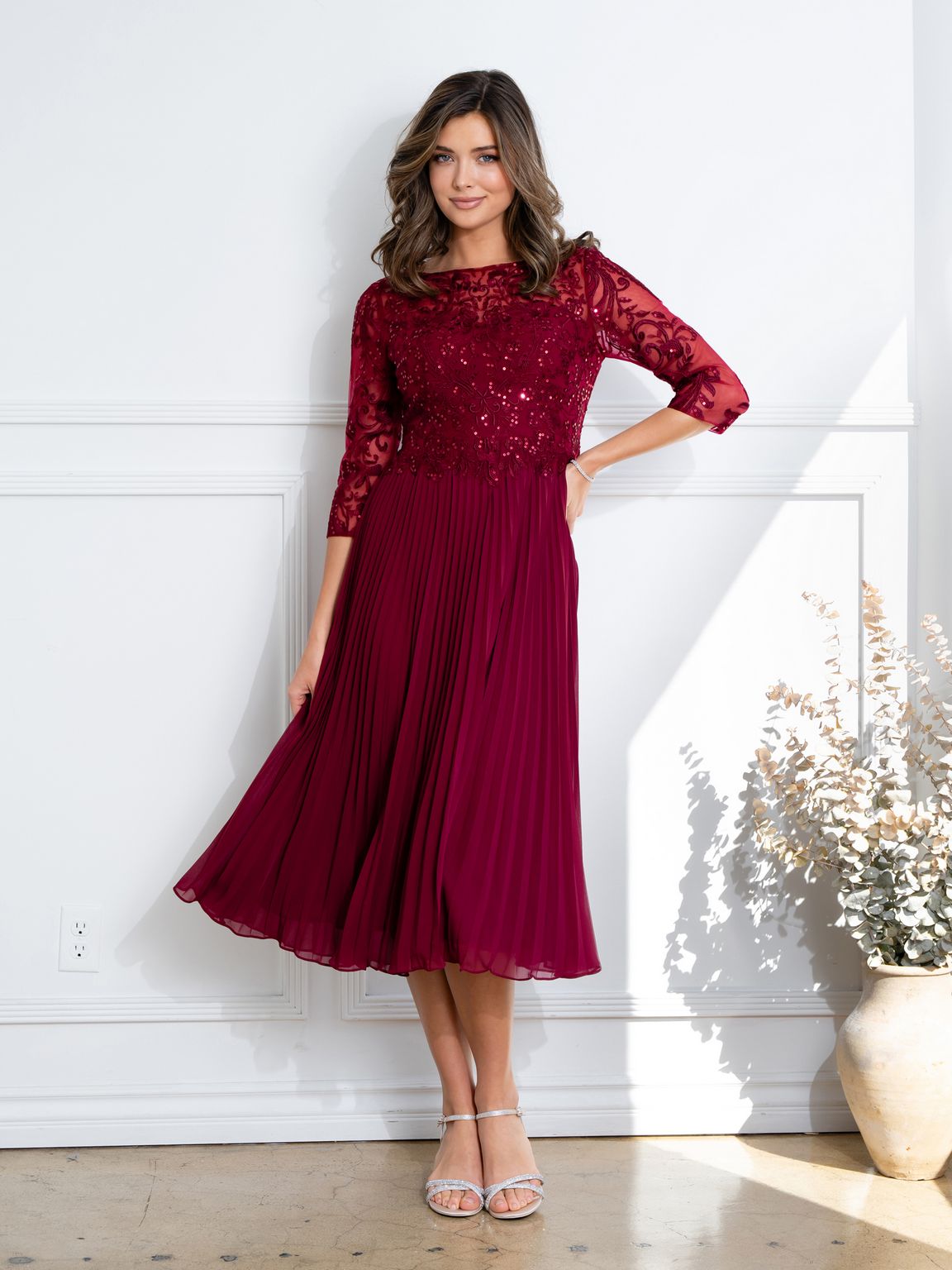 Mother of the Bride Dresses Short Pleated Lace Mother of the Bride Midi Dress Burgundy