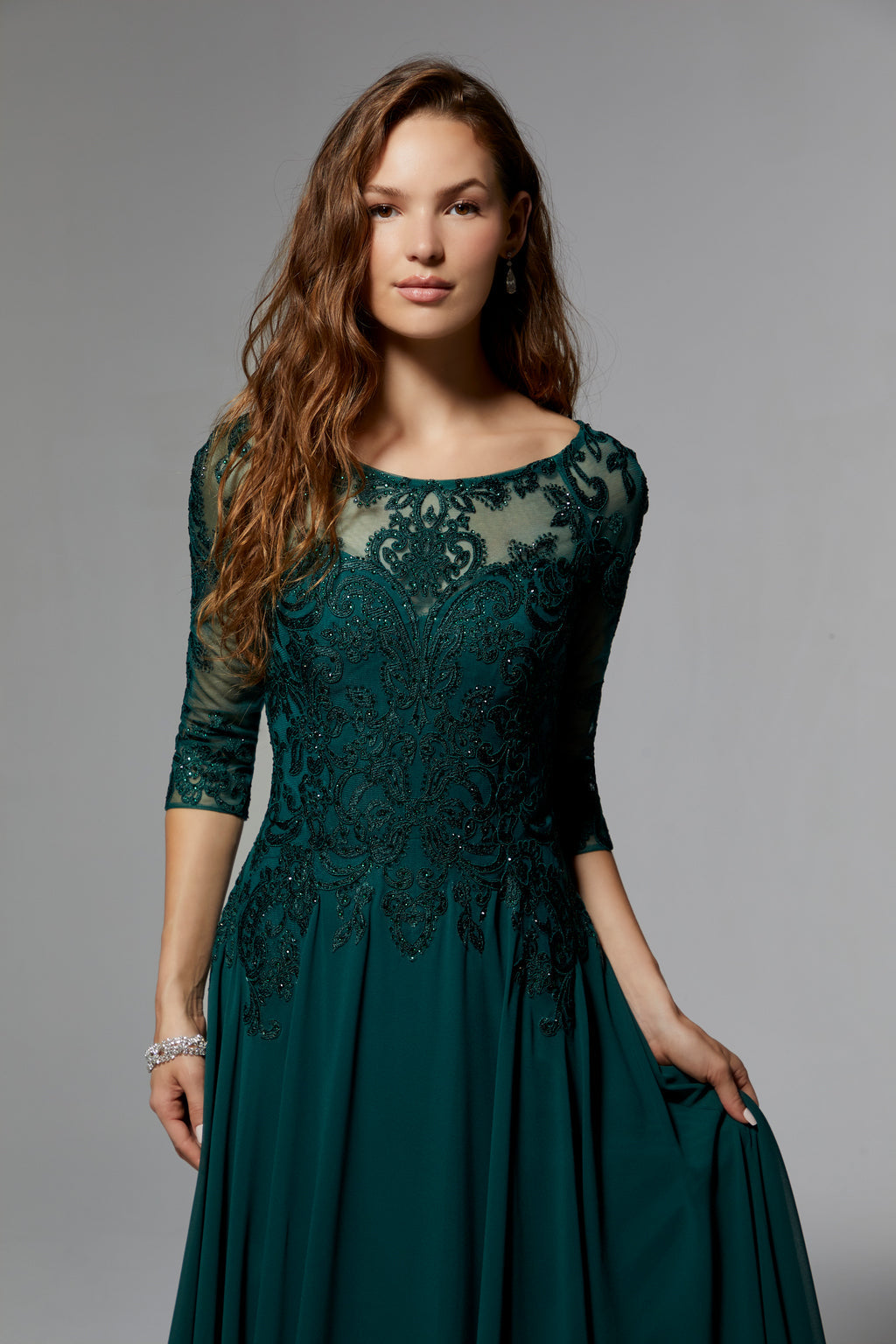 فستان أم العروس الرسمي الطويل من MGNY Madeline Gardner New York 71622