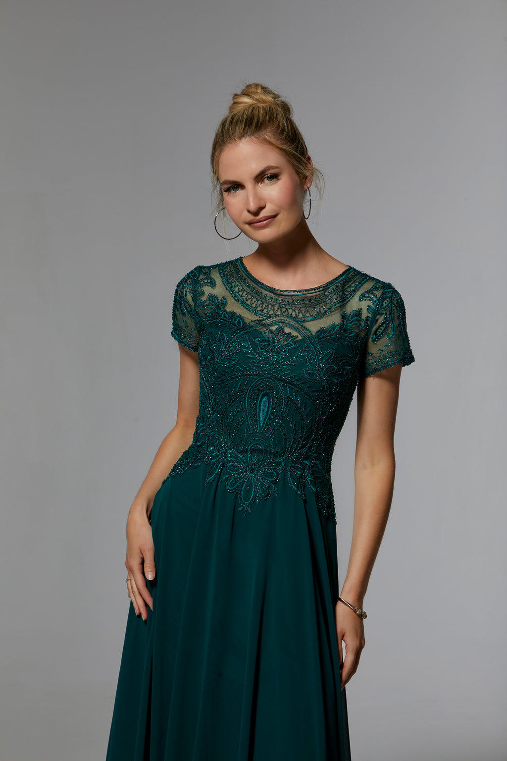 فستان طويل رسمي لأم العروس من MGNY Madeline Gardner، نيويورك 71824