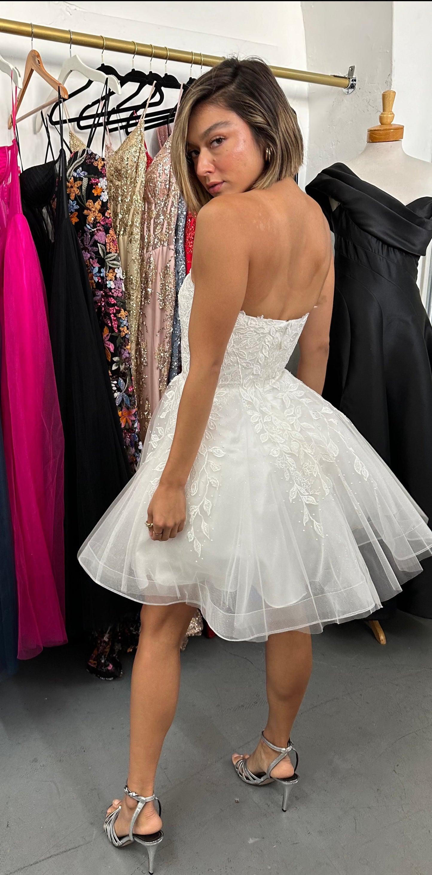 فستان قصير بدون حمالات لحفل التخرج للبيع