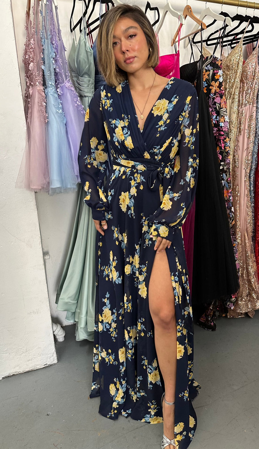 فستان رسمي بأكمام طويلة مطبوع للبيع