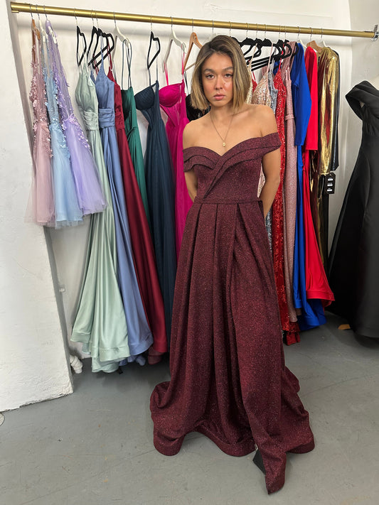 فستان رسمي طويل مكشوف الكتفين للبيع