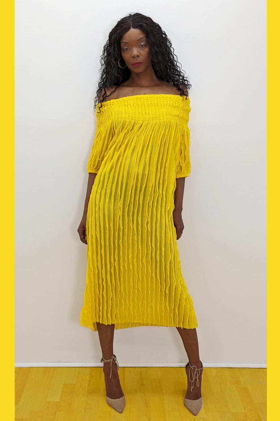 فستان ميدي نصف كم مكشوف الكتفين